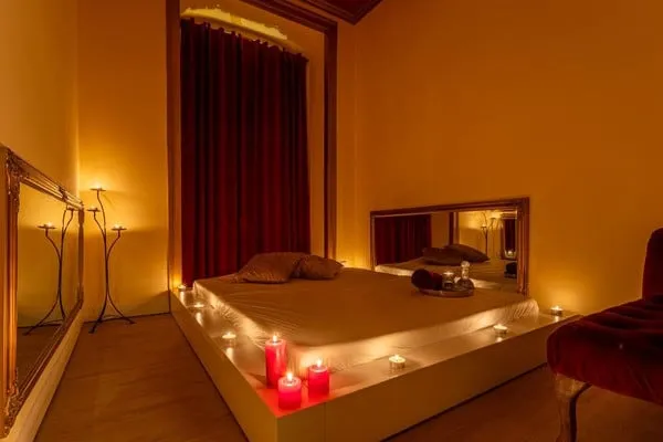 Candlelit massage room at Venus Spa Lisboa, Baixa-Chiado