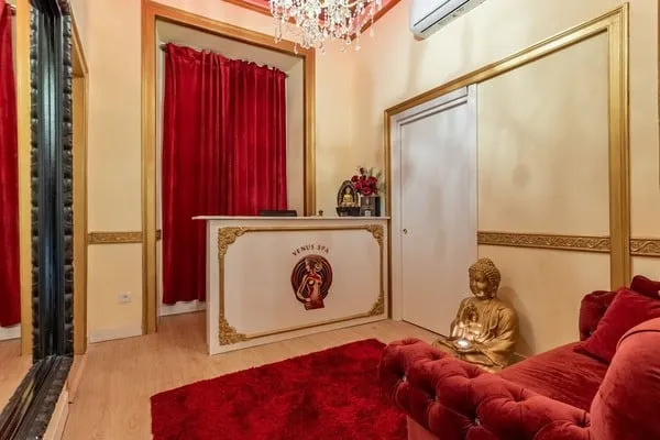 Welcoming reception and lounge at Venus Spa Lisboa, Baixa-Chiado